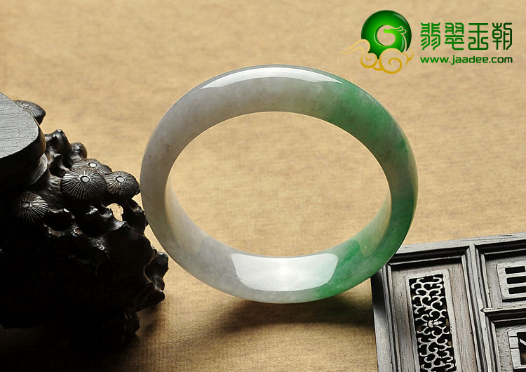 糯冰种翠色缅甸翡翠A货手镯（57.6mm）