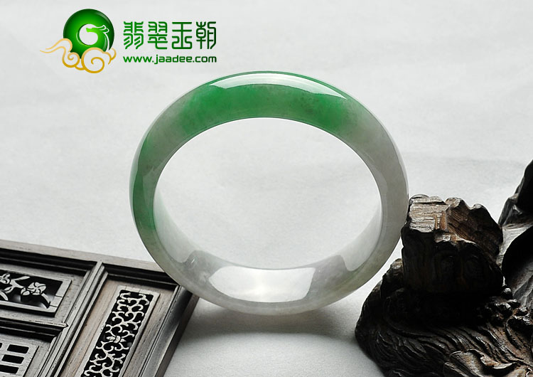 糯冰种翠色缅甸翡翠A货手镯（57.6mm）