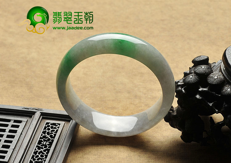 糯冰种翠色缅甸翡翠A货手镯（57.4mm）