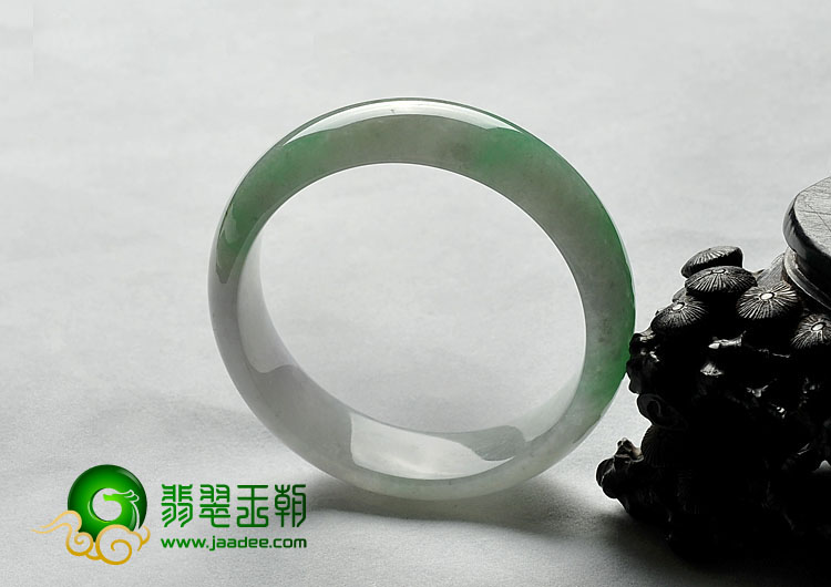 糯冰种春带彩缅甸翡翠A货手镯（57.4mm）