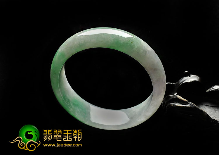糯冰种春带彩缅甸翡翠A货手镯（57.4mm）