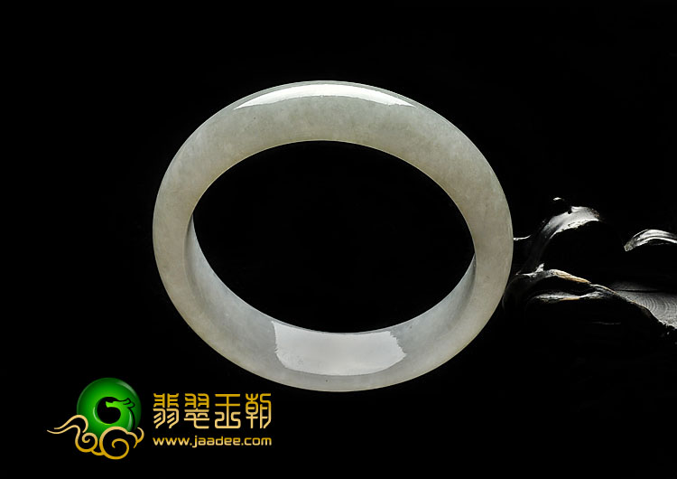 糯冰种淡晴水缅甸翡翠A货手镯（58.8mm）
