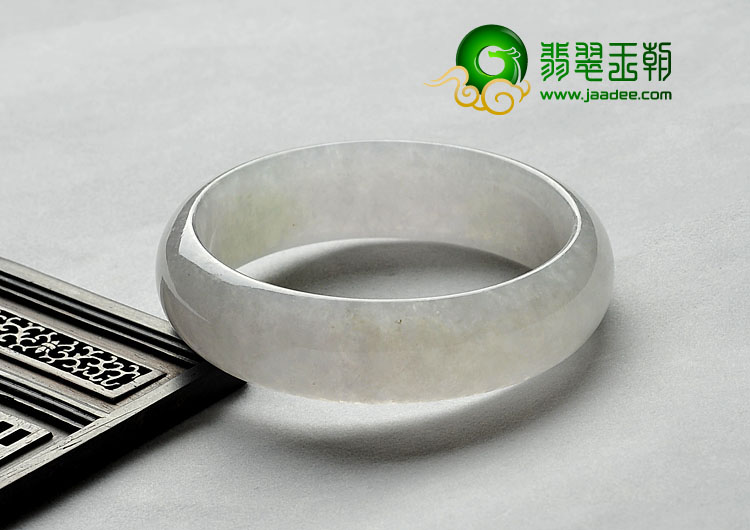 糯冰种淡晴水缅甸翡翠A货手镯（58.6mm）