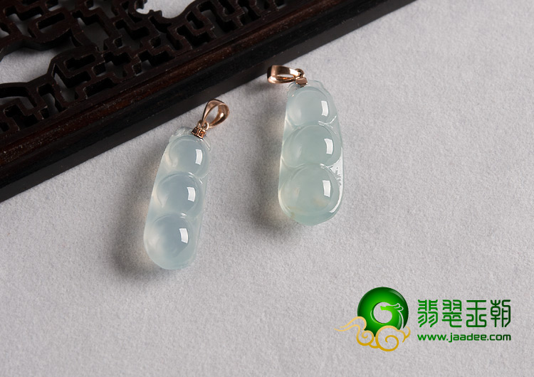 冰种淡晴水缅甸翡翠A货四季豆挂件（一对）
