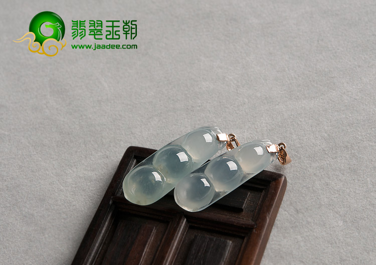 冰种淡晴水缅甸翡翠A货四季豆挂件（一对）