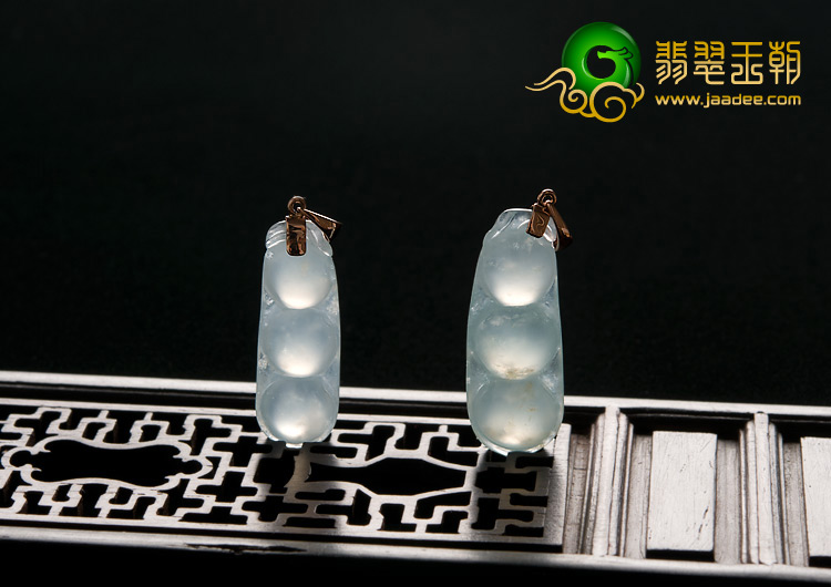 冰种淡晴水缅甸翡翠A货四季豆挂件（一对）