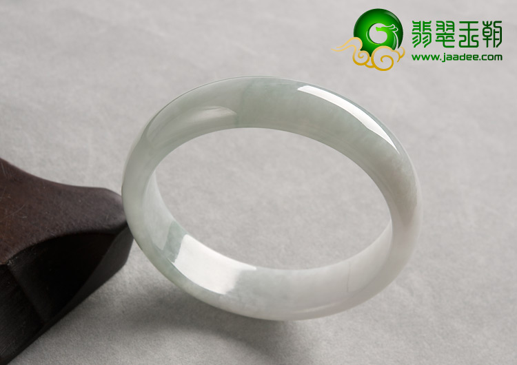 糯冰种淡晴水缅甸翡翠A货手镯（61.3mm）