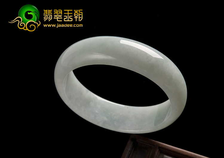 糯冰种淡晴水缅甸翡翠A货手镯（60.5mm）