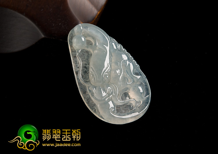 冰种淡晴水缅甸翡翠A货龙牌挂件