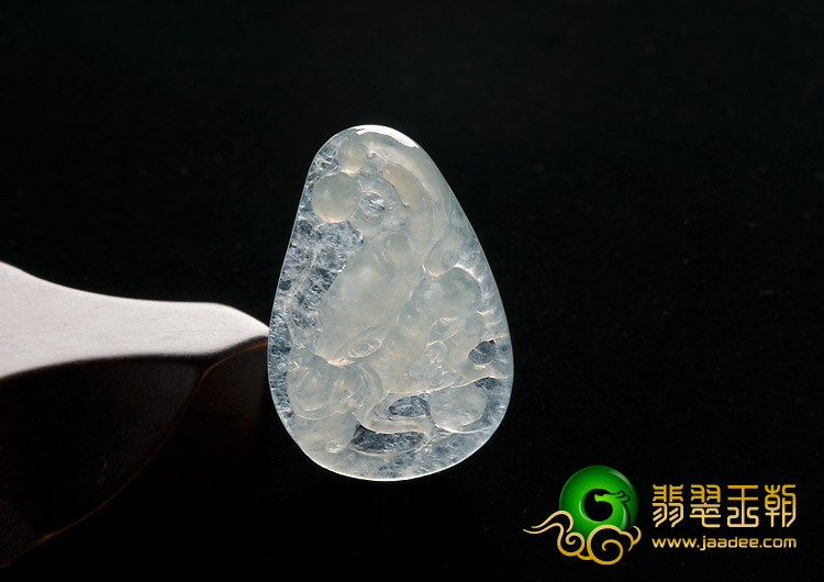 冰种淡晴水缅甸翡翠A货龙牌挂件