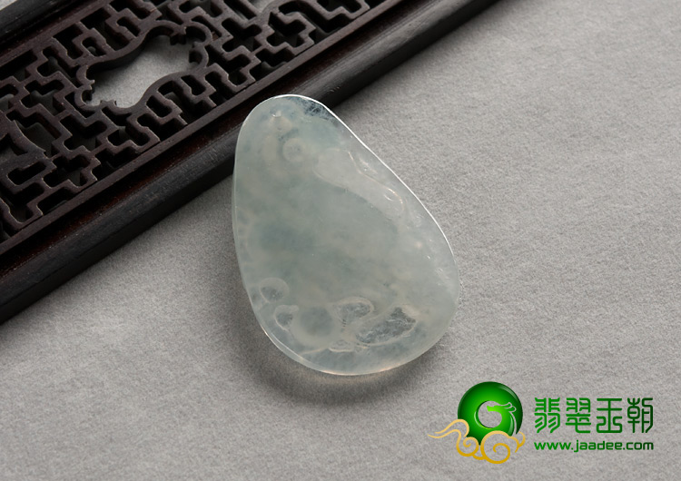 冰种淡晴水缅甸翡翠A货龙牌挂件