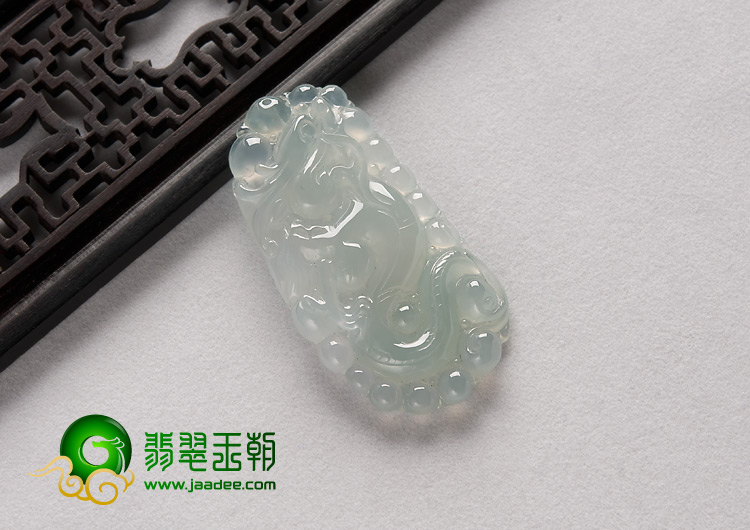 冰种晴水缅甸翡翠A货龙牌挂件