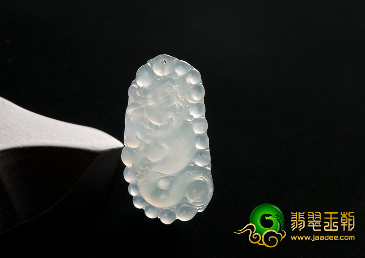 冰种晴水缅甸翡翠A货龙牌挂件