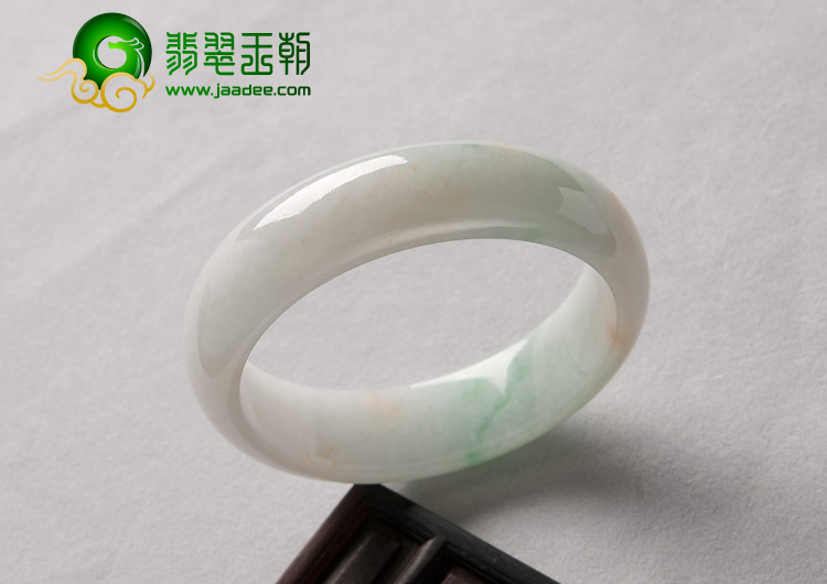 糯冰种晴水缅甸翡翠A货手镯（55.7mm）