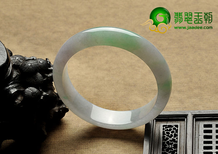 糯冰种春带彩缅甸翡翠A货手镯（57.7mm）
