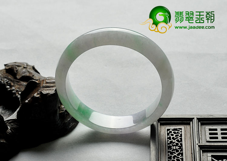 糯冰种春带彩缅甸翡翠A货手镯（57.7mm）
