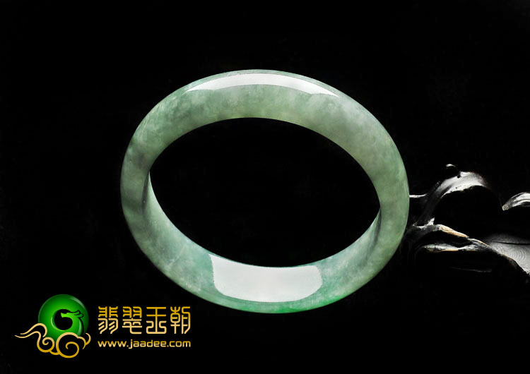 糯冰种翠色缅甸翡翠A货手镯（59.4mm）