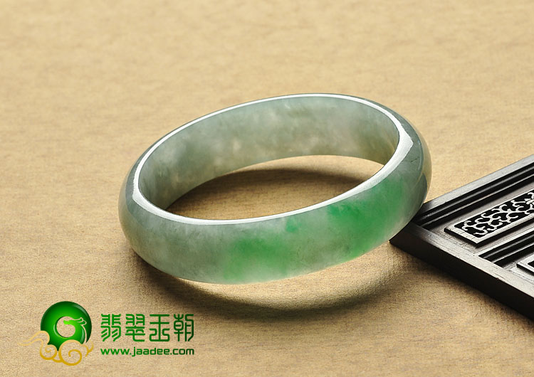糯冰种翠色缅甸翡翠A货手镯（59.4mm）