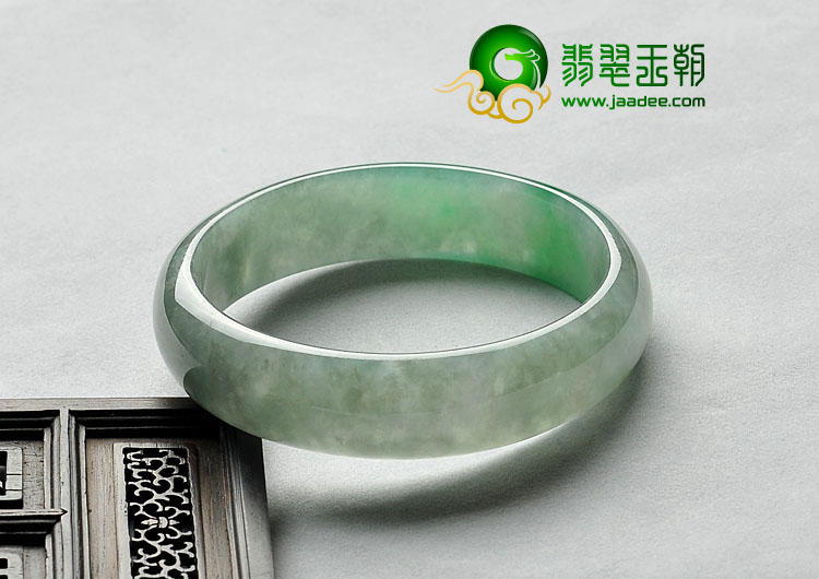 糯冰种翠色缅甸翡翠A货手镯（59.4mm）