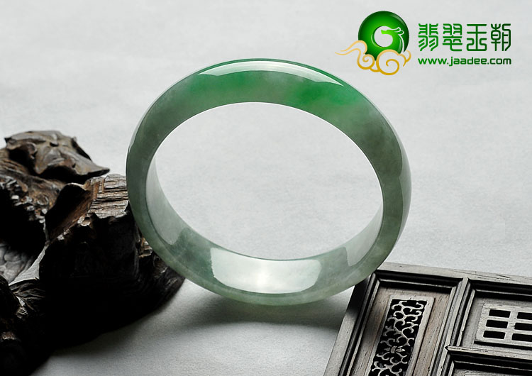 糯冰种翠色缅甸翡翠A货手镯（59.4mm）