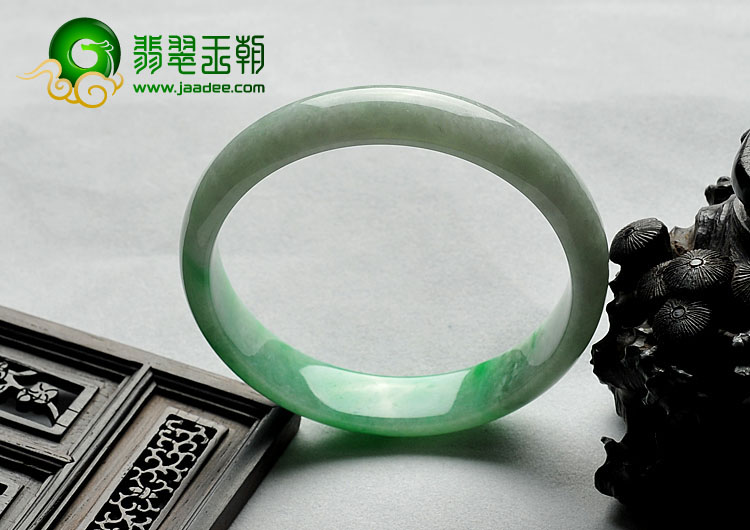 糯冰种翠色缅甸翡翠A货手镯（59.3mm）