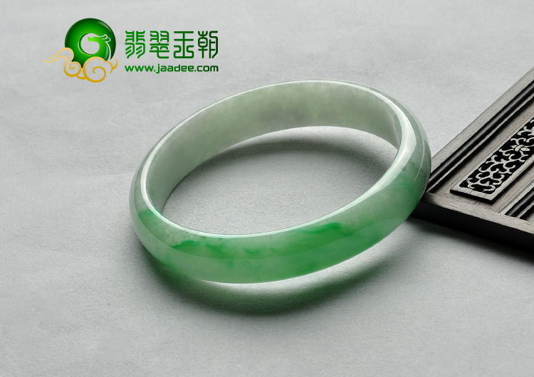 糯冰种翠色缅甸翡翠A货手镯（59.3mm）