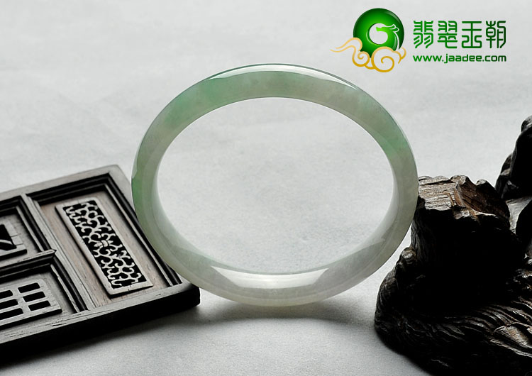 糯冰种飘翠缅甸翡翠A货手镯（57.8mm）
