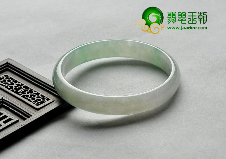糯冰种飘翠缅甸翡翠A货手镯（57.8mm）