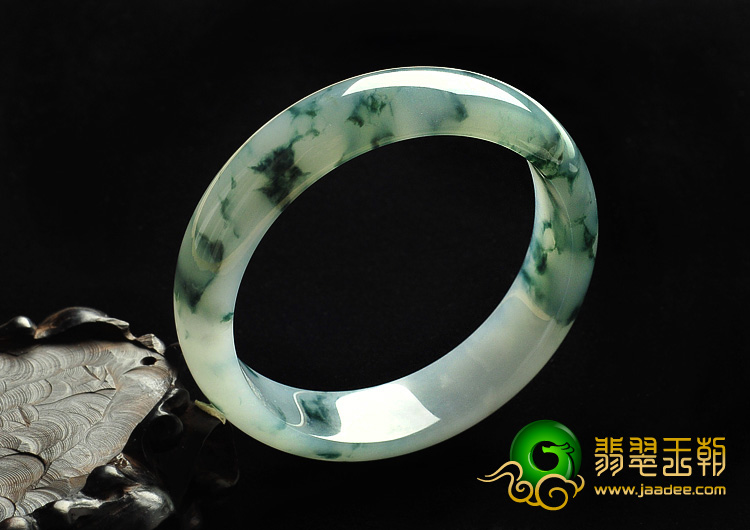 糯冰种飘花缅甸翡翠A货手镯（57.7mm）