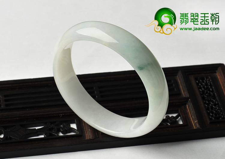 糯冰种略飘花缅甸翡翠A货手镯（58.2mm）