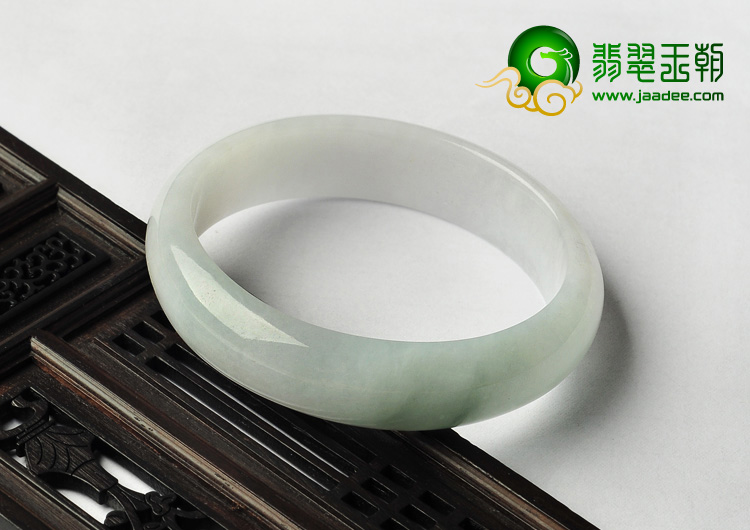 糯冰种略飘花缅甸翡翠A货手镯（58.2mm）