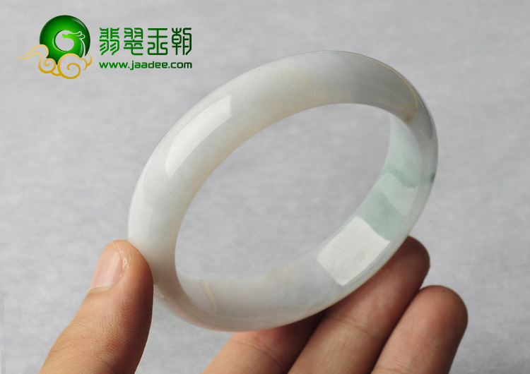 糯冰种略飘花缅甸翡翠A货手镯（58.2mm）