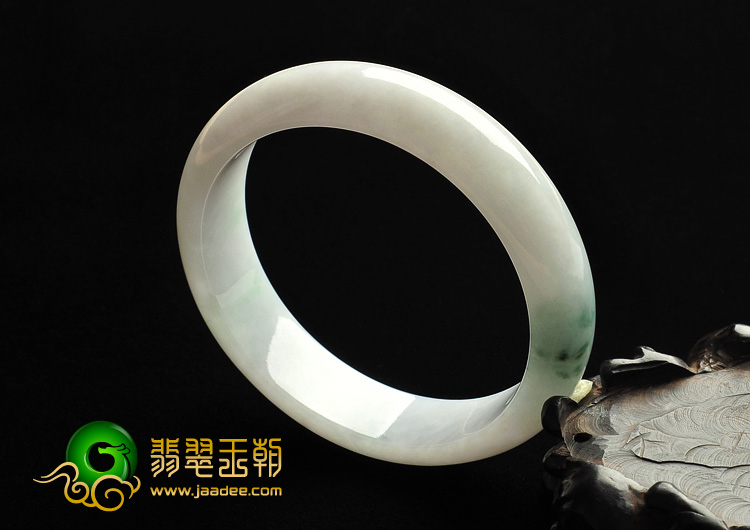 糯冰种略飘花缅甸翡翠A货手镯（57.9mm）