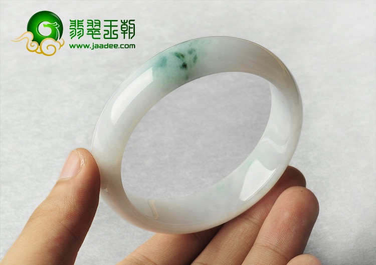 糯冰种略飘花缅甸翡翠A货手镯（57.9mm）