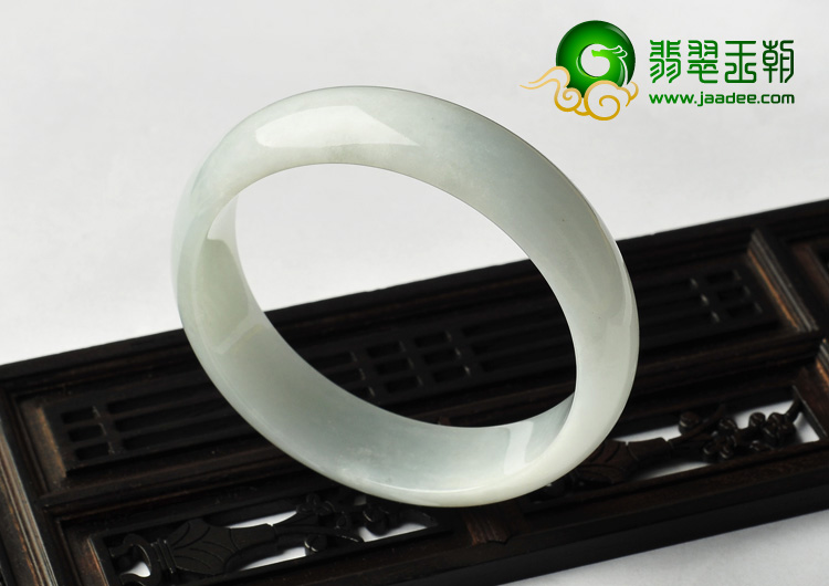 糯冰种淡晴水缅甸翡翠A货手镯（55.9mm）