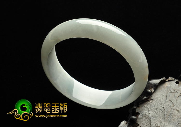 糯冰种淡晴水缅甸翡翠A货手镯（55.9mm）