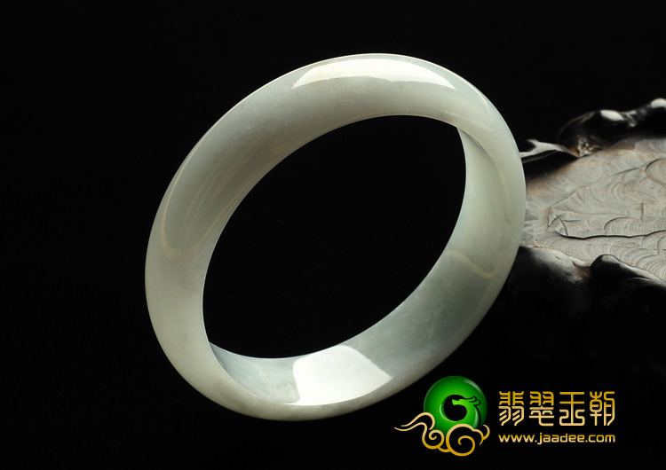 糯冰种淡晴水缅甸翡翠A货手镯（55.9mm）