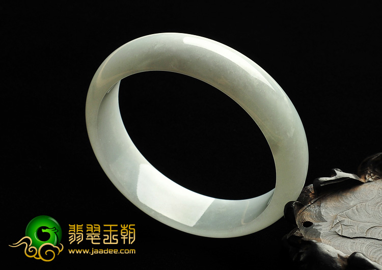 糯冰种淡晴水缅甸翡翠A货手镯（55.9mm）