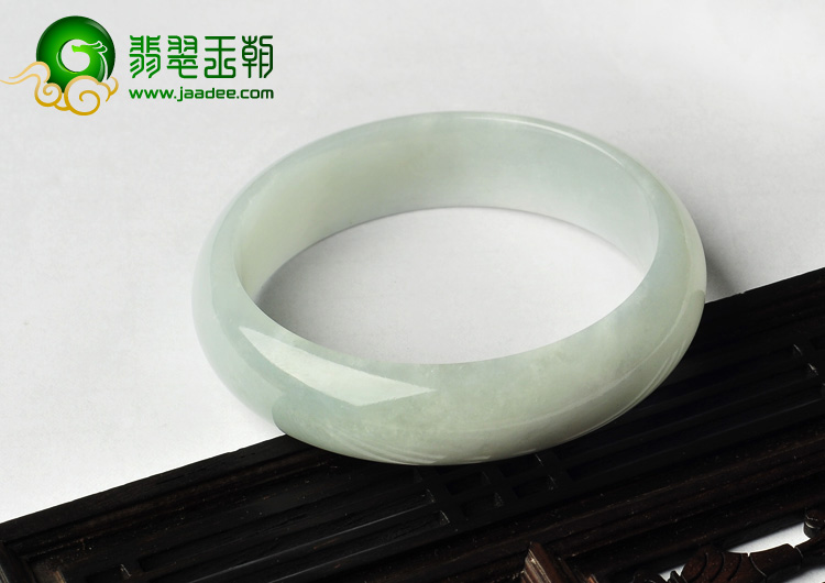 糯冰种淡晴水缅甸翡翠A货手镯（55.9mm）