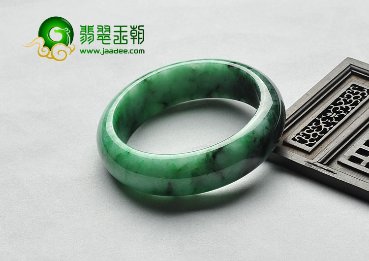 糯冰种浓绿缅甸翡翠A货手镯（54.3mm）