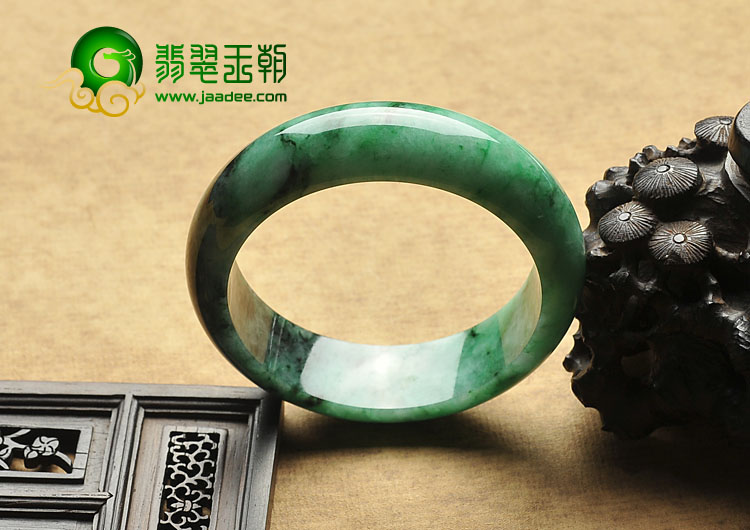 糯冰种浓绿缅甸翡翠A货手镯（54.3mm）