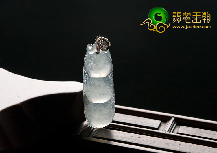 冰种缅甸翡翠A货四季豆挂件