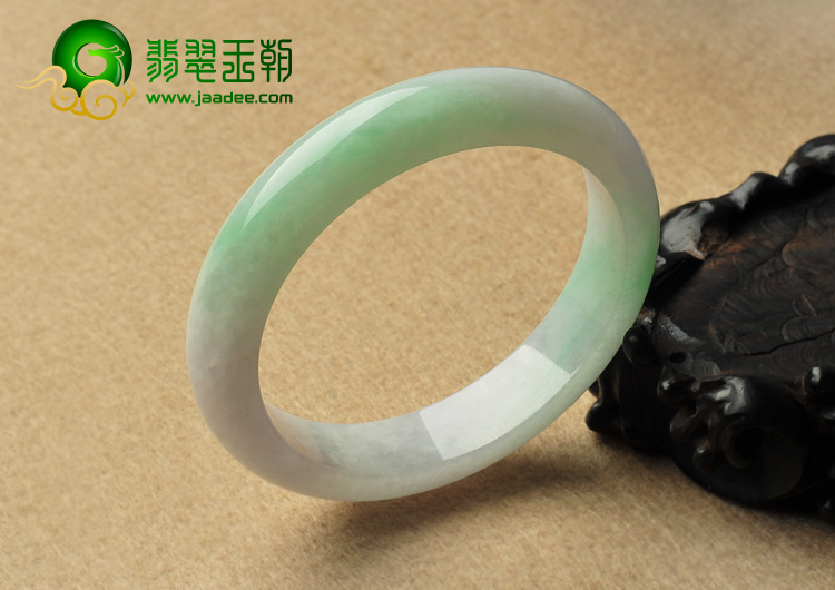 糯冰种淡春带彩缅甸翡翠A货手镯（58.8mm）