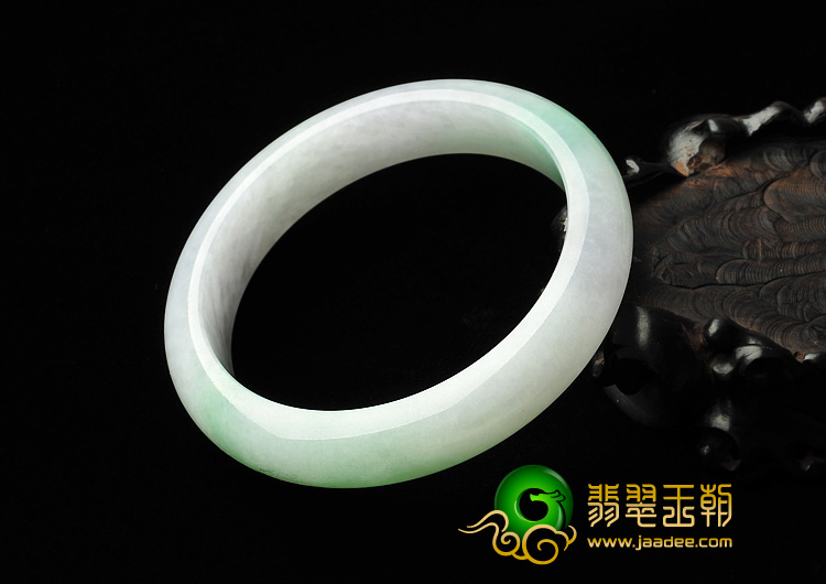 糯冰种淡春带彩缅甸翡翠A货手镯（58.8mm）