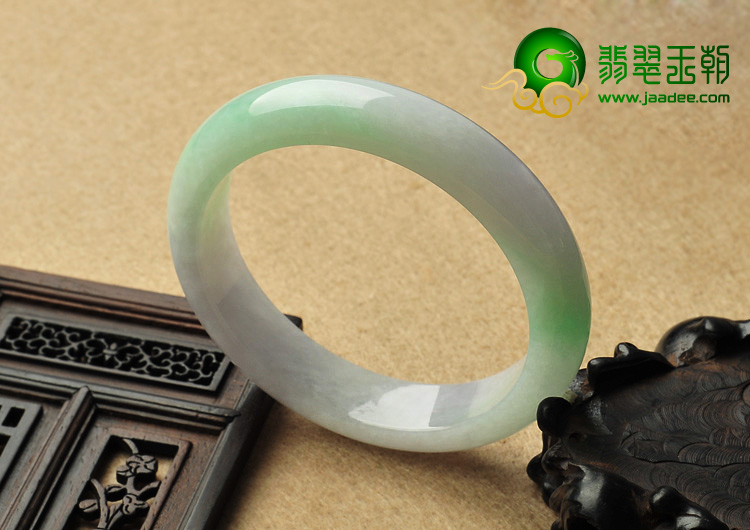 糯冰种淡春带彩缅甸翡翠A货手镯（58.8mm）
