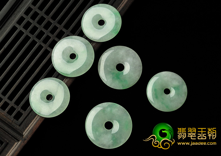 糯冰种略飘翠缅甸翡翠A货平安扣挂件（一批走）