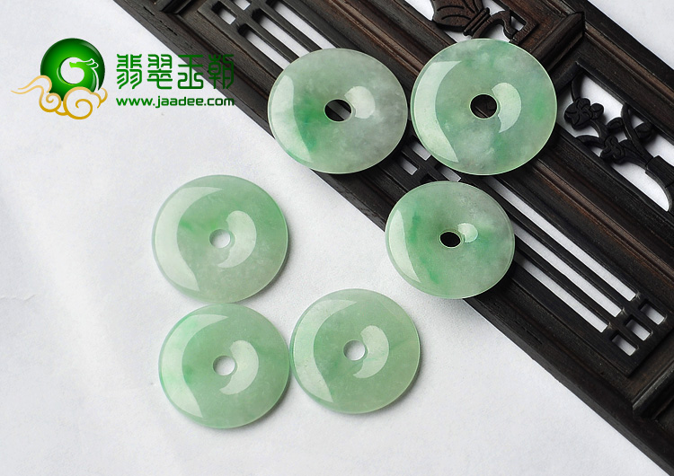 糯冰种略飘翠缅甸翡翠A货平安扣挂件（一批走）