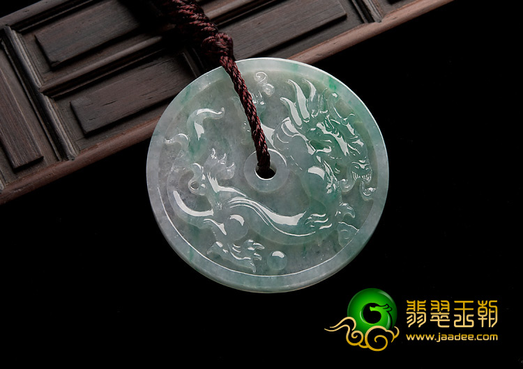 冰种飘翠缅甸翡翠A货龙牌挂件