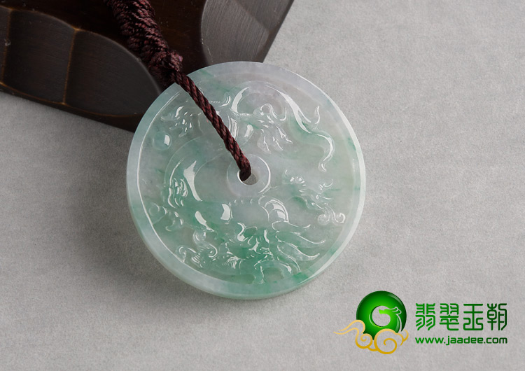 冰种飘翠缅甸翡翠A货龙牌挂件