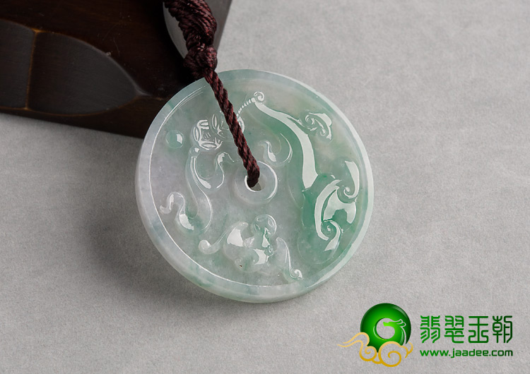冰种飘翠缅甸翡翠A货龙牌挂件